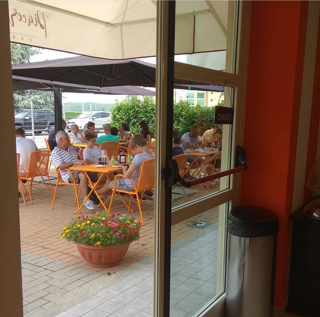 Interno della pasticceria Piaceri di Zucchero a Bra